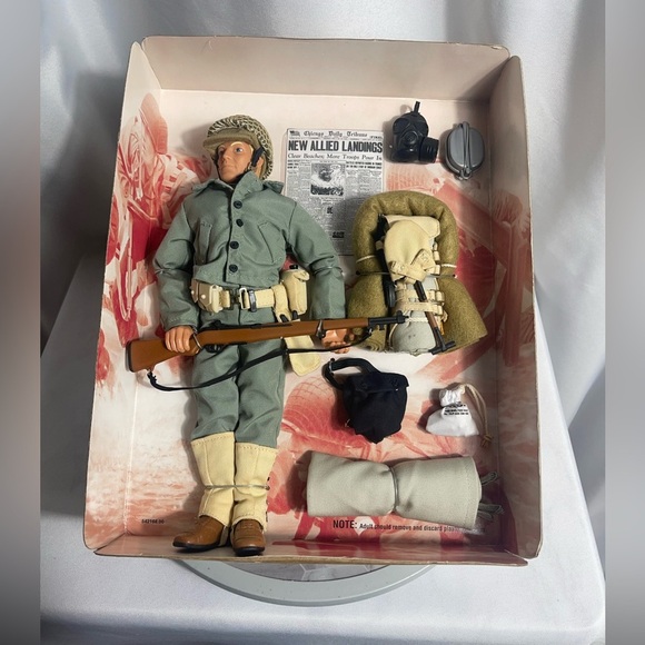 G.I. Joe Classic Collection D-Day Salute 1997 Kenner Limited Edition - Picture 2 of 16